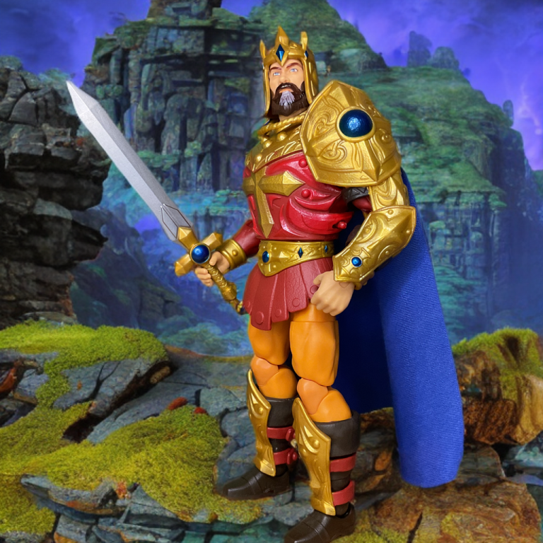 Die 7 Zoll große Masterverse New Eternia King Randor Actionfigur steht in einer dynamischen Pose da und trägt ein rot-blaues Outfit mit goldener Rüstung, einen Umhang aus Stoff und einen gekrönten Kopf.