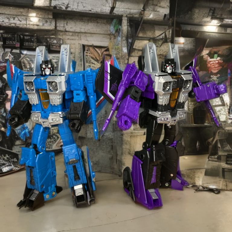 Thundercracker and Skywarp.