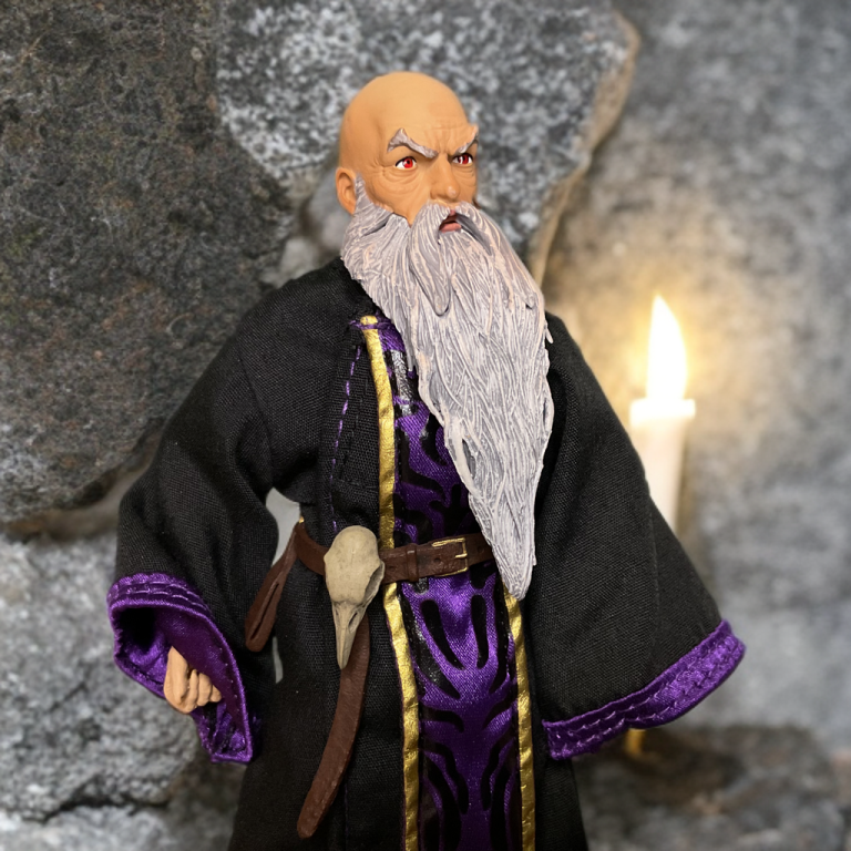 Nahaufnahme der Arrizak-Figur von Mythic Legions mit dem Effekt des Zauberns.