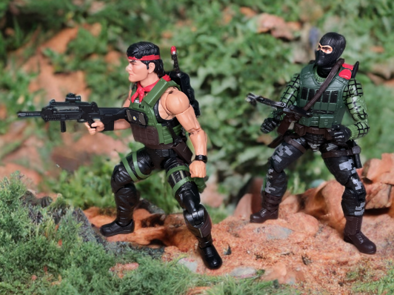 O pacote Night Force 2 tem 31 acessórios, incluindo a besta e as granadas do Beach Head e os nunchuks, shuriken e o dispositivo dobrável de reconhecimento da equipe do Quick Kick.