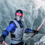 Uma figura de ação de 6 polegadas do G.I. Joe Classified Series #165 Snake Eyes em um traje tático azul e cinza com óculos de proteção vermelhos, posando dinamicamente com uma katana na mão, em um fundo preto elegante.