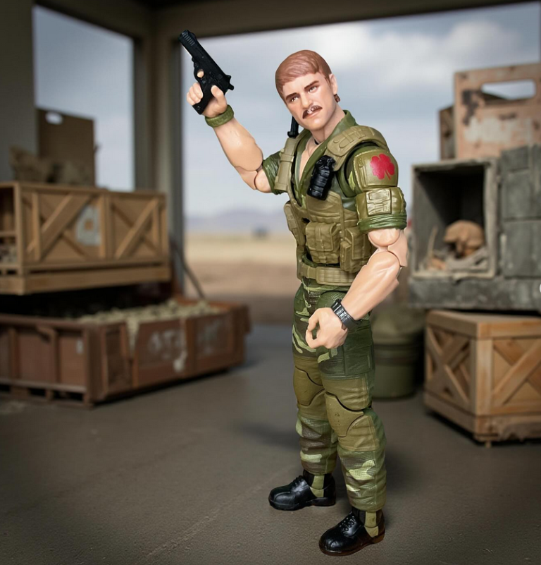 Footloose #156 mostrando figura de camuflaje sin casco y con pistola.