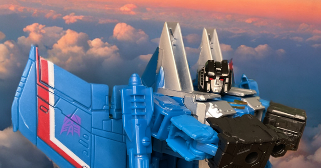 Lies mehr über den Artikel Thundercracker: Why the Decepticons’ Best Pilot Secretly Hates the War