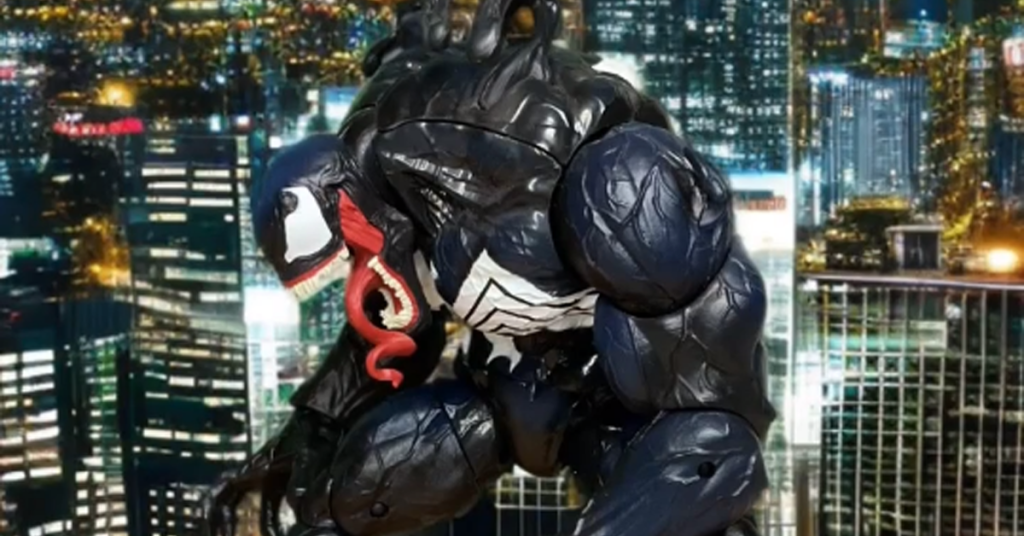 Lies mehr über den Artikel Marvel Legends Monster Venom Review: Mac Gargan’s Big Figure