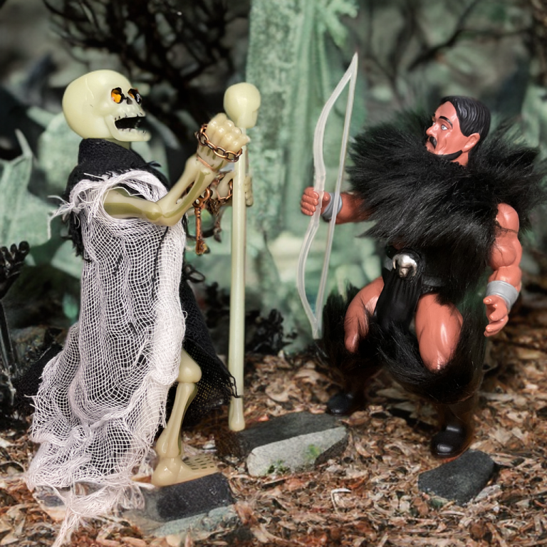 Archterrus, com olhos brilhantes e punho envolto em correntes, confronta Ulysseus, um arqueiro vestido de pele, em uma floresta verde enevoada, parte da sessão de fotos do Realm of the Underworld de Zoloworld.