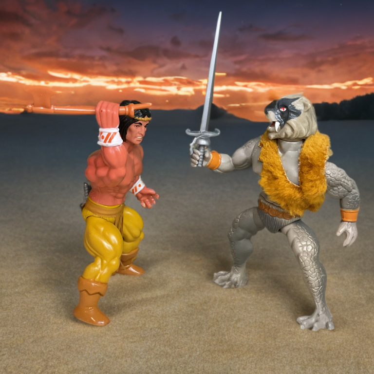 Arak Hijo del Trueno se enfrenta a Guerrero Lobo, ambos empuñando armas, en un paisaje desértico al atardecer, captado en una sesión fotográfica que evoca las aventuras de las figuras de acción de Remco de los años 80.
