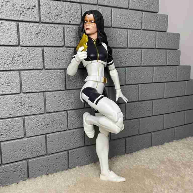 Madame Masque’s alternate unmasked head sculpt with scarred face, paired with her figure holding a holographic projector accessory.