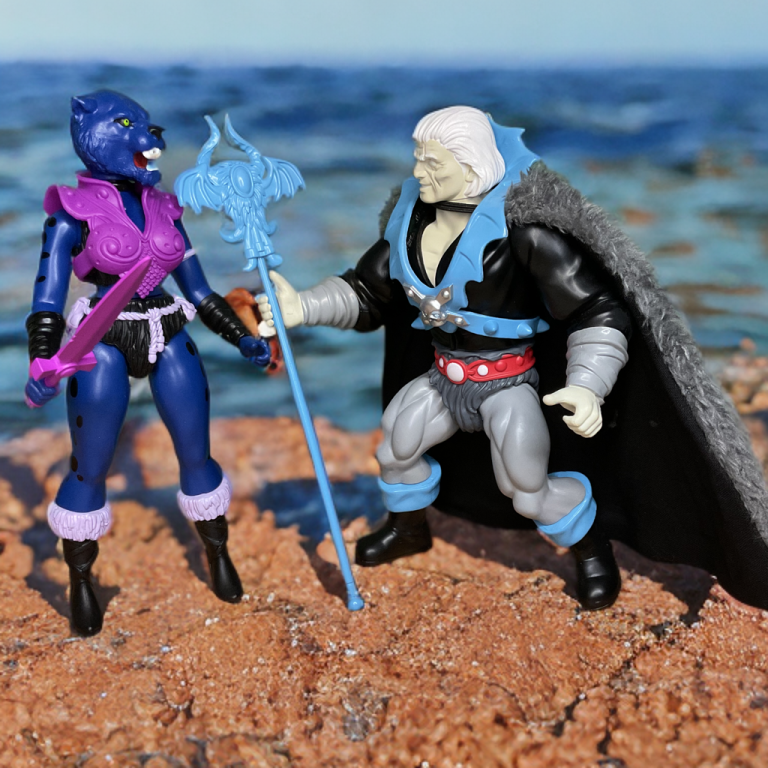 Picture of Pantera and Oskuro allied at an ocean’s edge in the Dragonore photo collection.