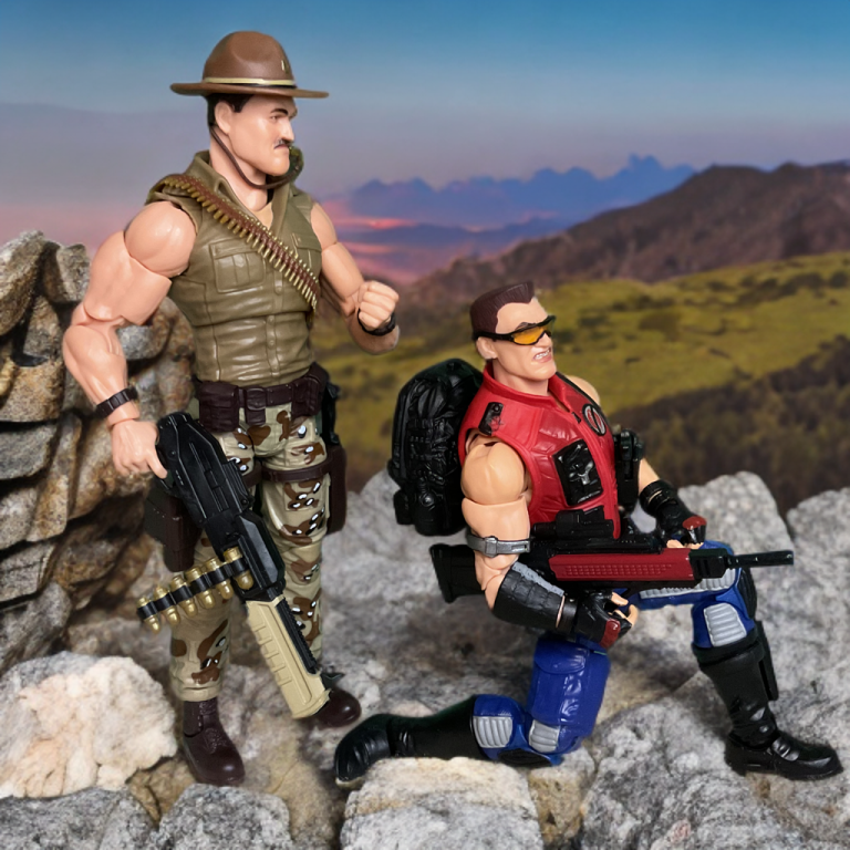 Figuras de ação do Sgt. Slaughter e Mercer Stratton posadas dinamicamente em um cenário com tema de montanha.
