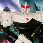 Full review of Prowl's straightforward transformation process: straightening limbs, folding chest/arms, rotating panels, and attaching accessories, resulting in minimal kibble and compatibility with modular elements, echoing G1 while suiting Siege's battle aesthetic.