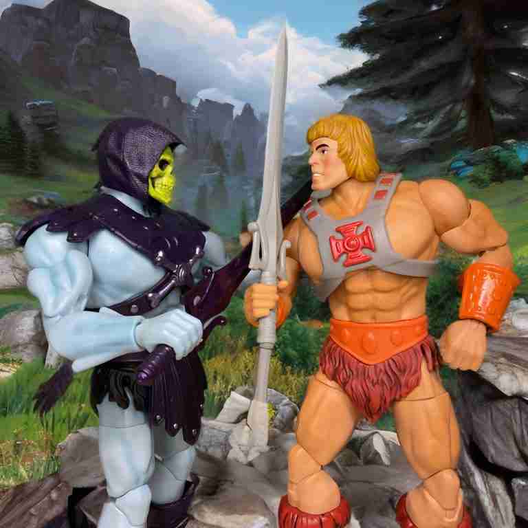 Die Schwerter von He-Man und Skeletor kollidieren in einem Felsvorsprung. Die detaillierten 7-Zoll-Figuren zeigen bewegliche Posen, metallischen Glanz und strukturierte Stoffe.