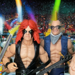 Ripper, Zartan, Buzzer y Torch como Cold Slither en el escenario ante una multitud enfervorizada.