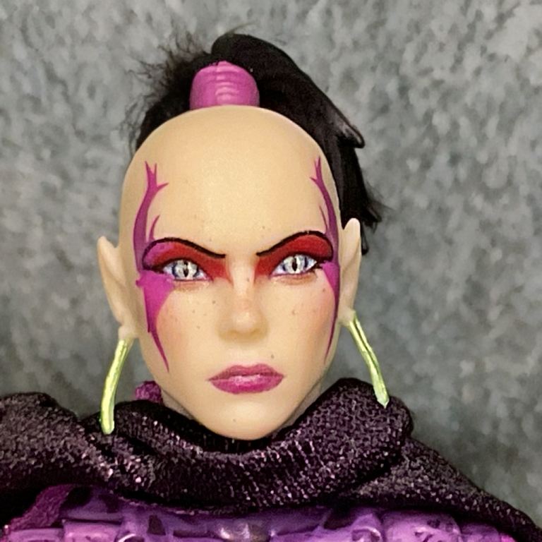 Close-up of Pythona’s hypnotic eyes and fungal jumpsuit in Hasbro’s 2025 exclusive Classified figure.