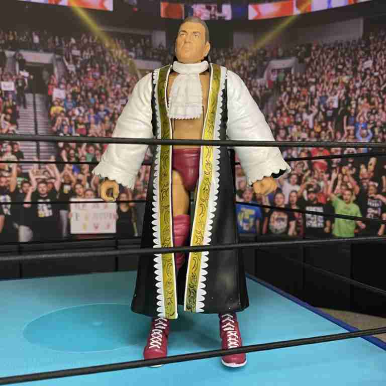 Dramatisches Porträt von Regal in Krone und Umhang, nach dem Wheel Turn bei Clash of the Champions.