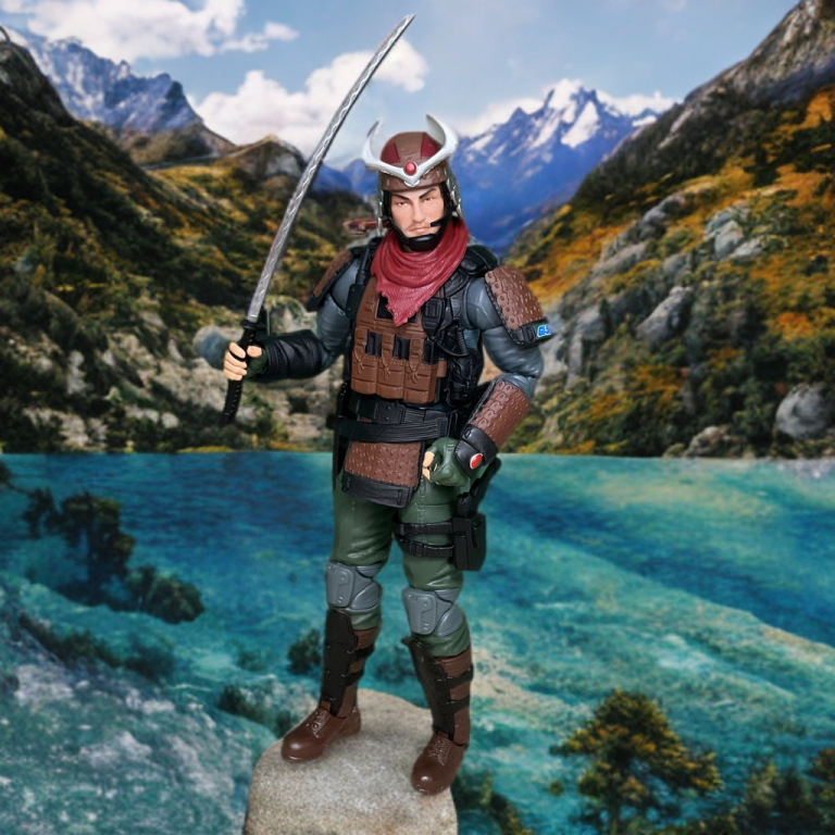 A figura do Budo's Classified #174 em um traje híbrido tático-samurai, segurando um nodachi, exibindo seu cachecol removível e armadura de canela em um cenário de montanha.