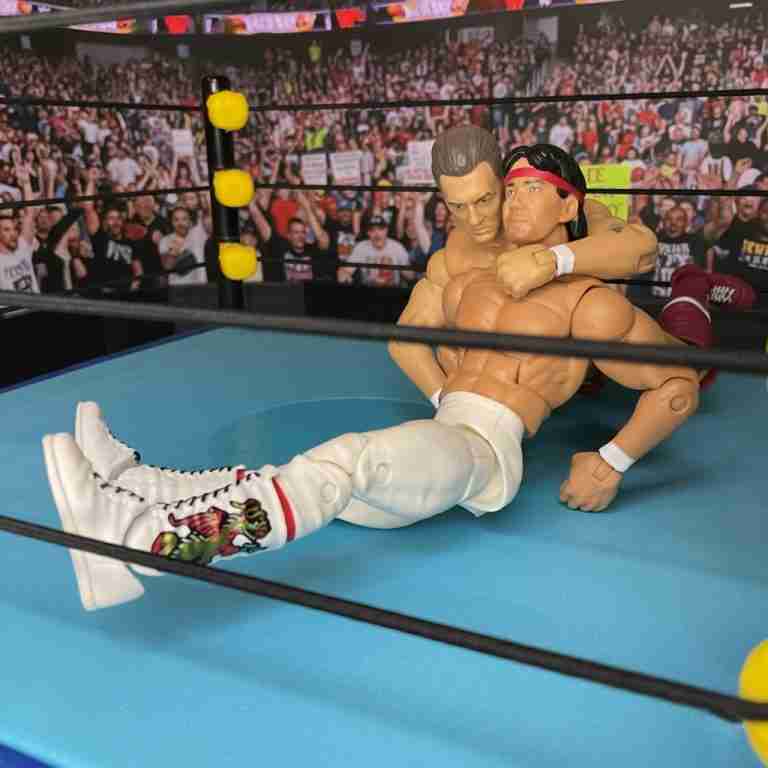 Lord Steven Regal wendet einen wissenschaftlichen Wrestlinggriff auf Ricky Steamboat an.