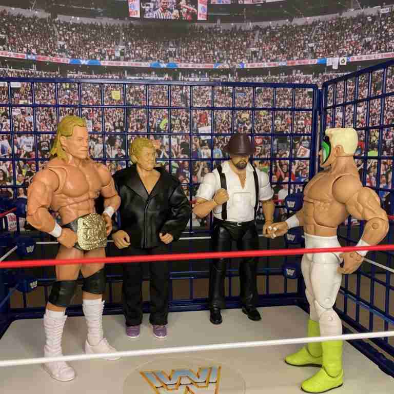 Sting schaut zu seiner Position hinüber, darunter Lex Luger, sein Manager Harley Race und sein Bodyguard Big Bubba Rogers.