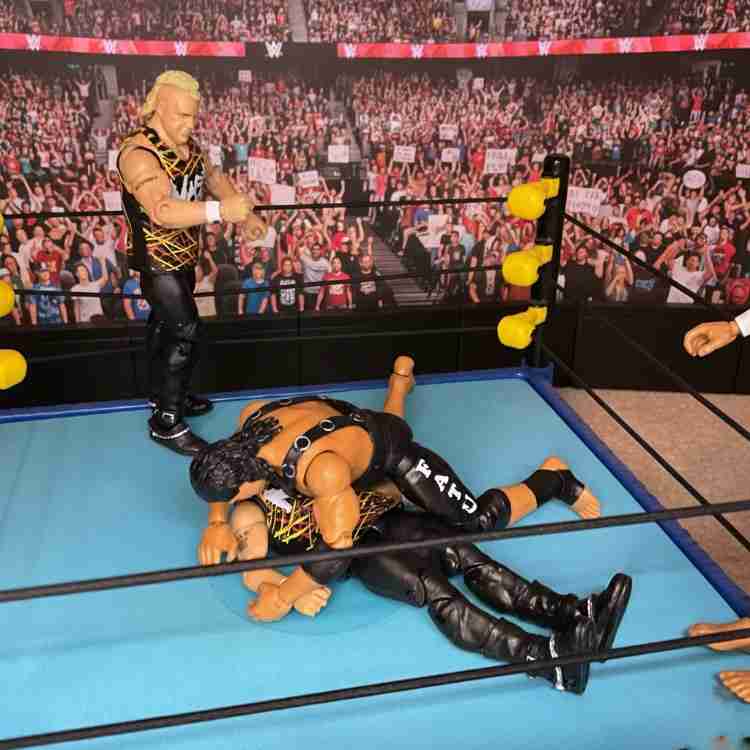 Tentativa de pin de Fatu em Jerry Sags.