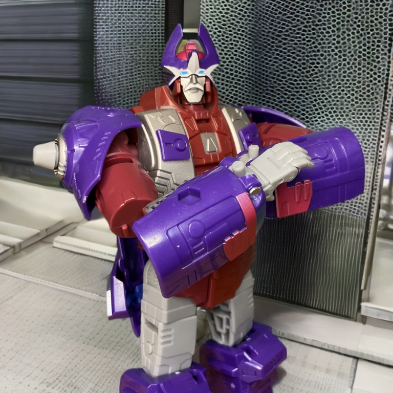 Alpha Trion tresse sa barbe d'archive en nano-filament.