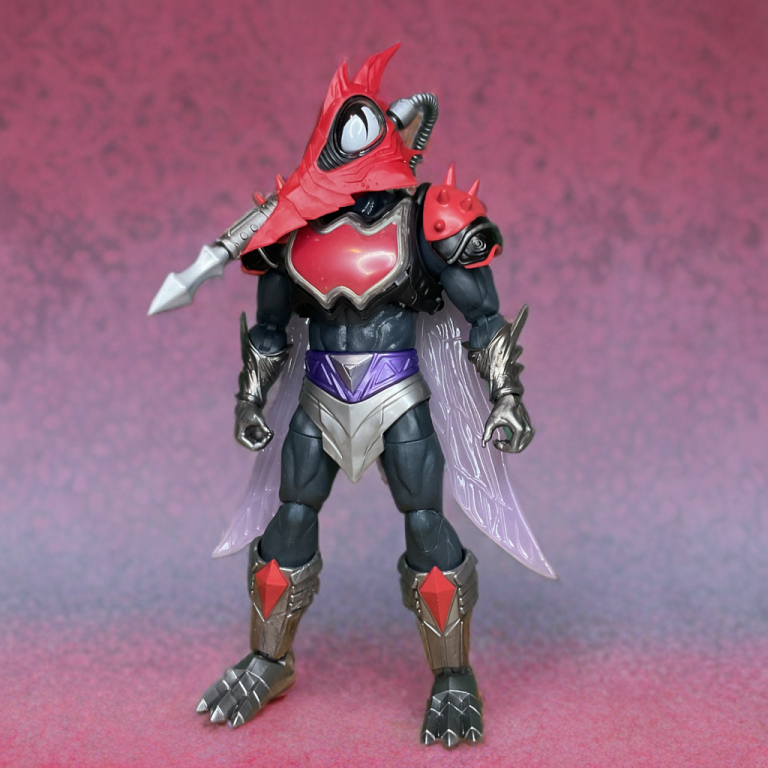 Masterverse New Eternia Mosquitor em um cenário neutro.