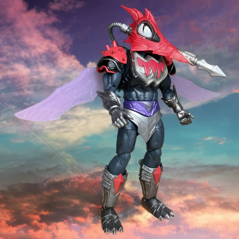 Masters of the Universe Masterverse New Eternia Mosquitor deluxe action figure vista frontal com peito translúcido vermelho brilhante