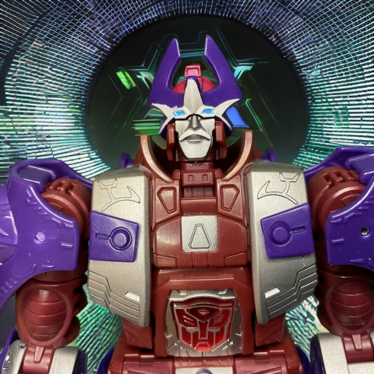 Jouet Alpha Trion de classe supérieure avec panneau de poitrine Covenant lumineux.